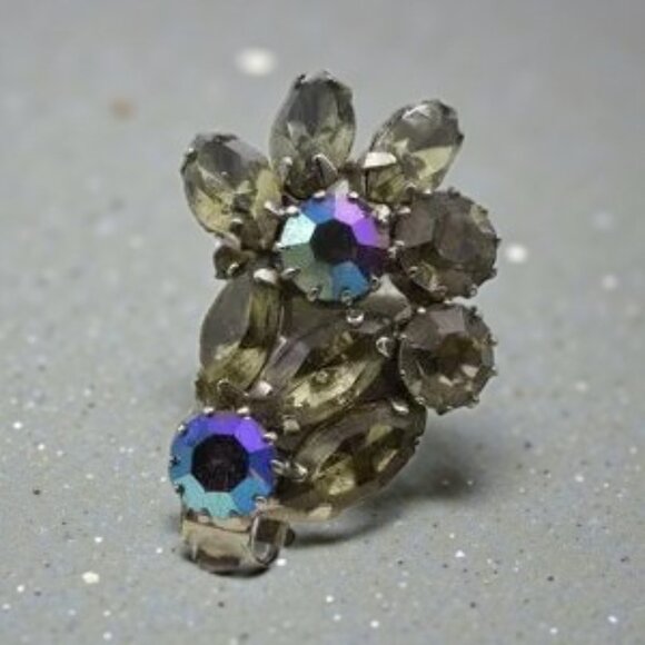 MCM Vintage Weiss Rhinestone & Auroa Borealis Cluster Earrings Clip Back - Picture 3 of 6